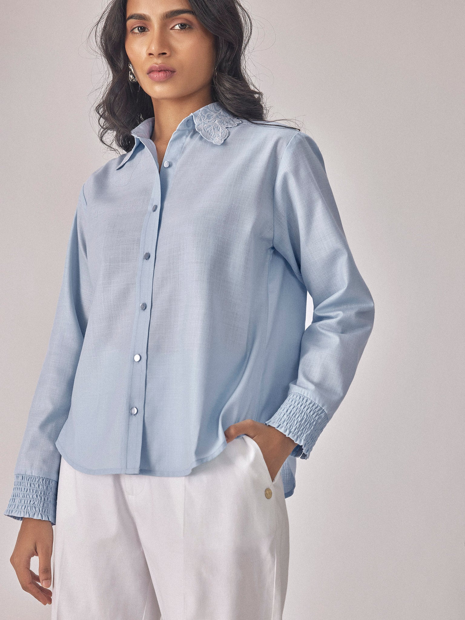 Ice Embroidered Collar Shirt
Ice Embroidered Collar Shirt