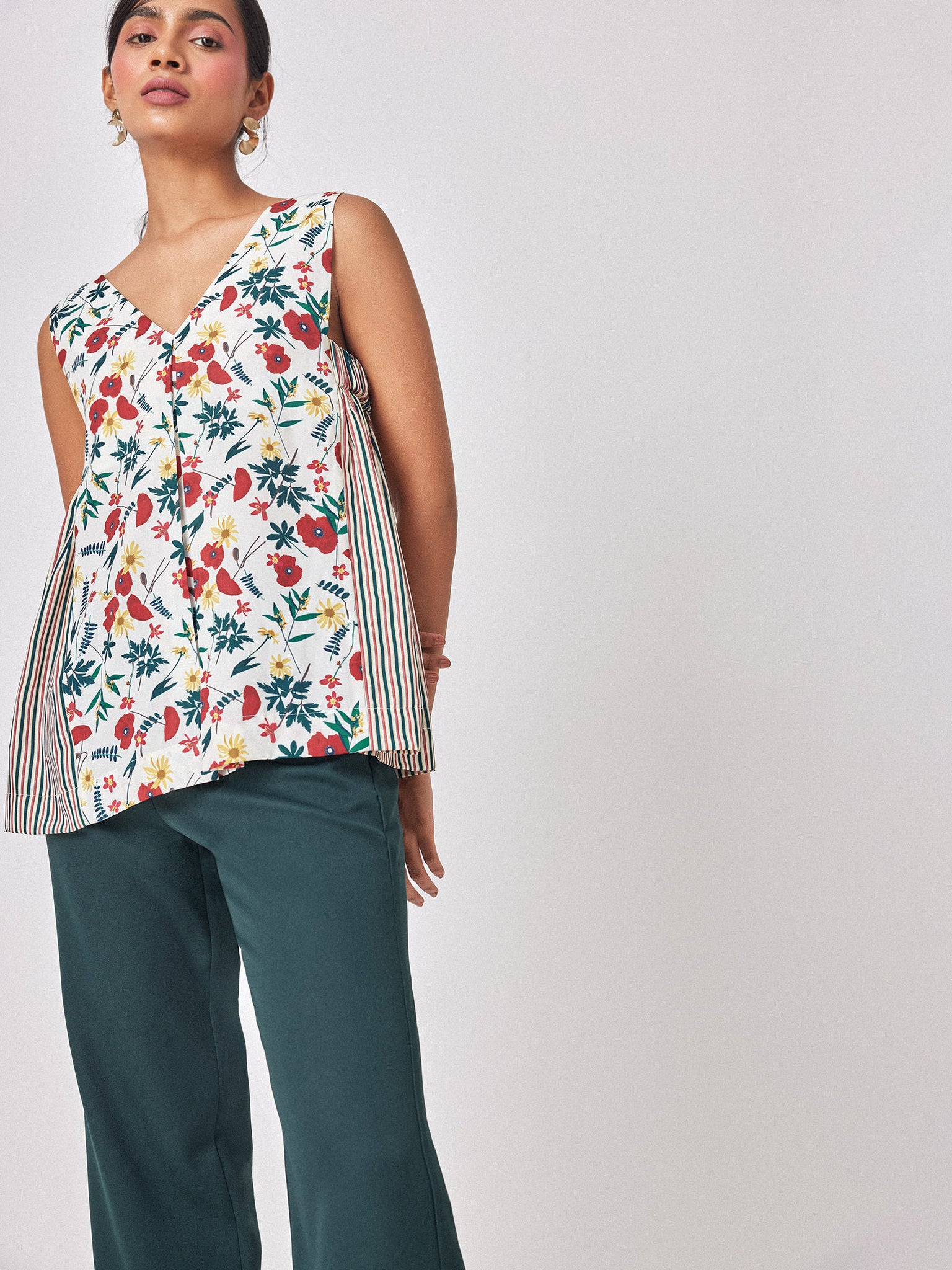 Meadow Print Striped V Neck Top
Meadow Print Striped V Neck Top