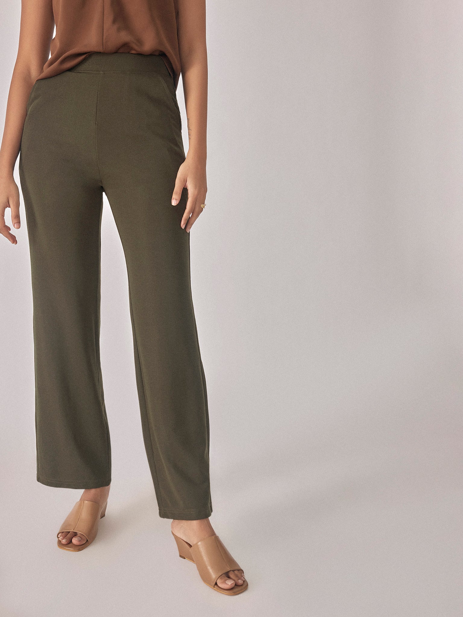Olive Knit High Waisted Pants
Olive Knit High Waisted Pants