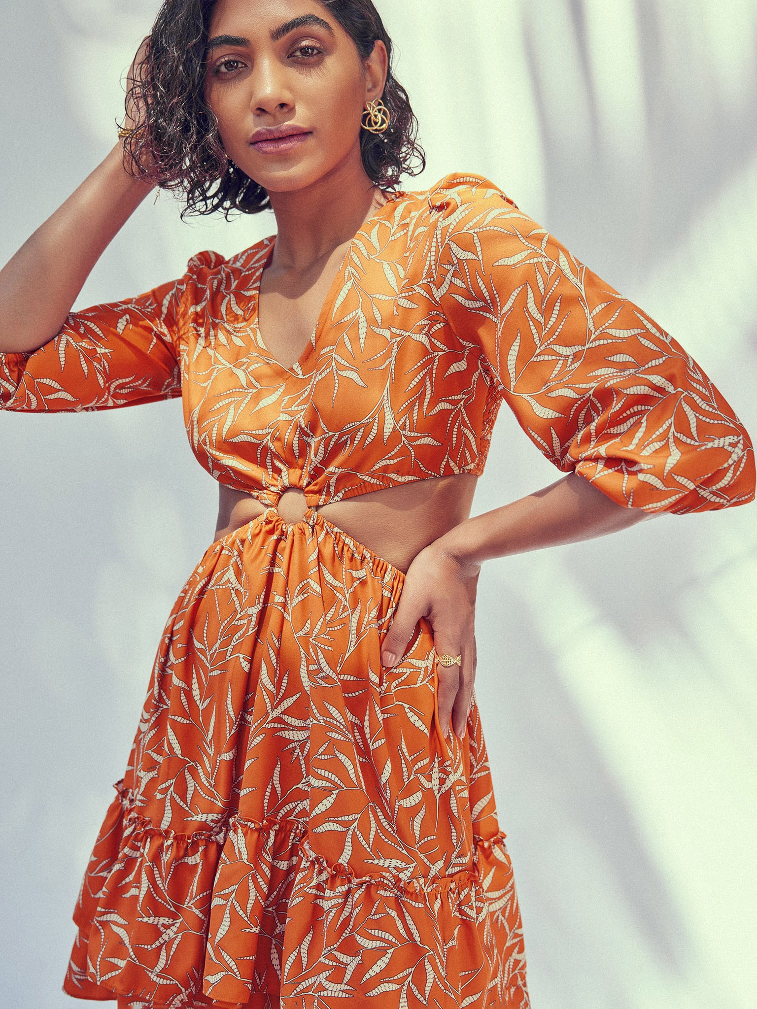 Abstract Leaf Print Mini Dress
Abstract Leaf Print Mini Dress