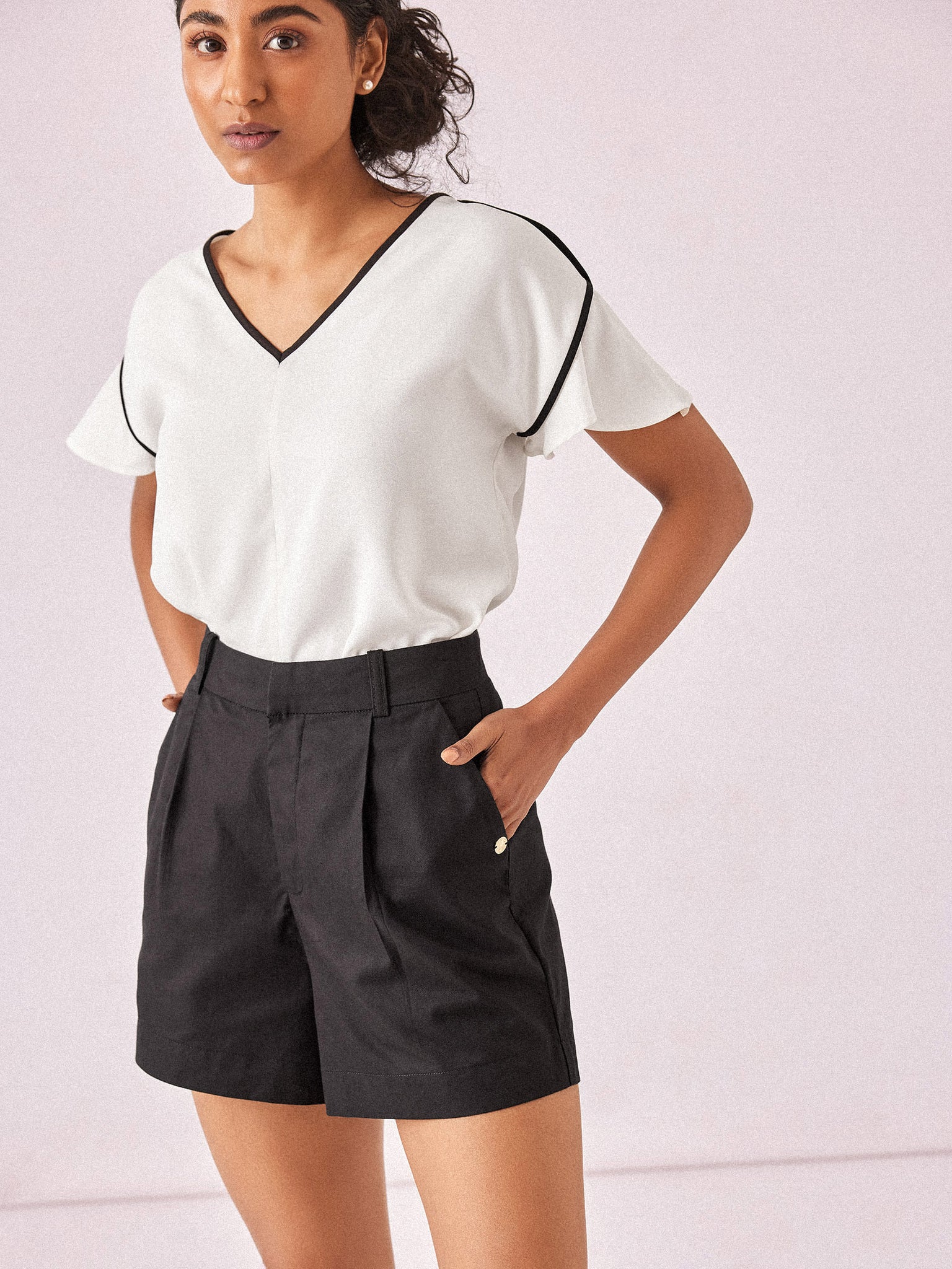 Black Cotton Pleated Shorts
Black Cotton Pleated Shorts