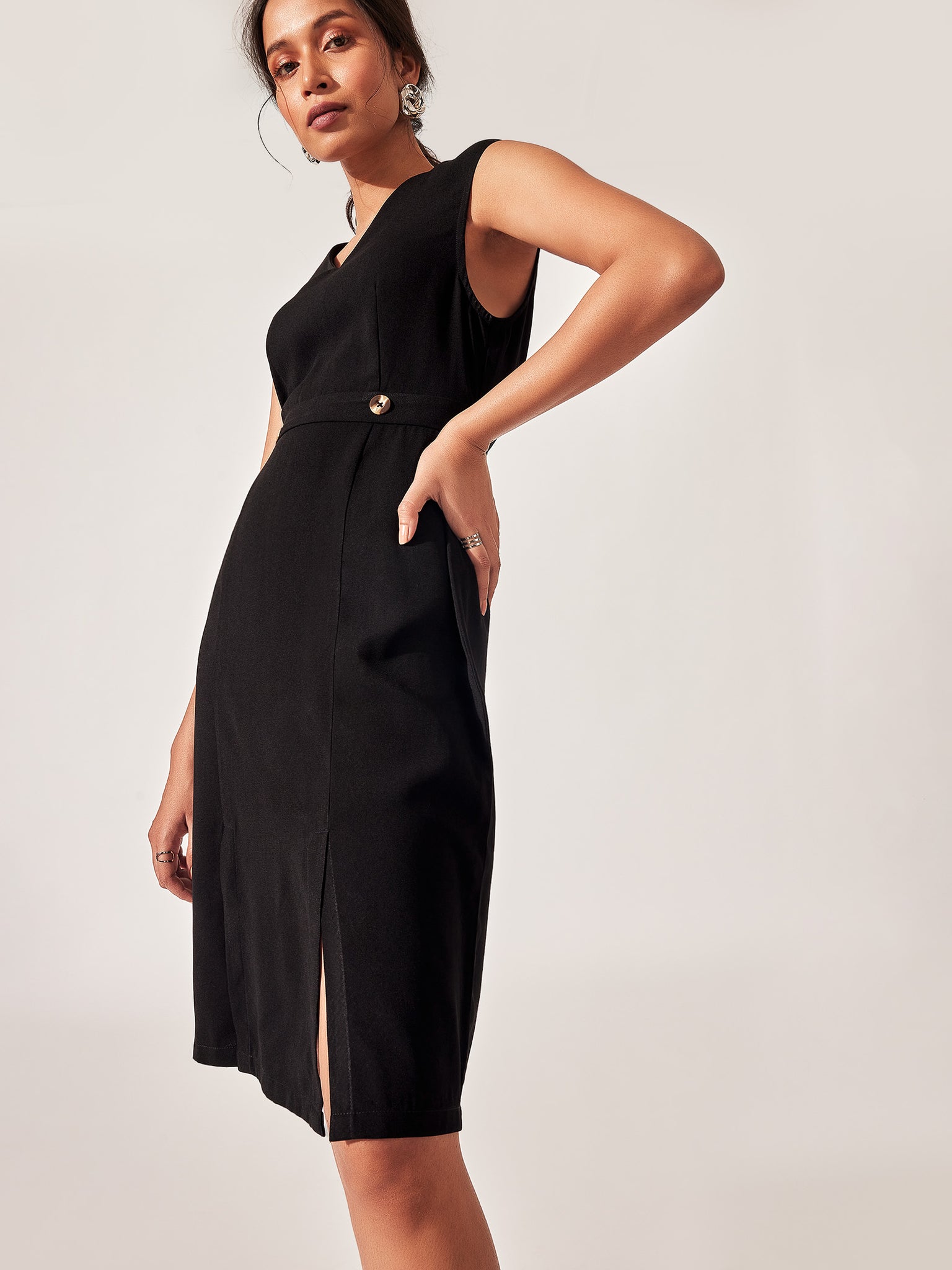 Black Front Slit Sheath Dress
Black Front Slit Sheath Dress