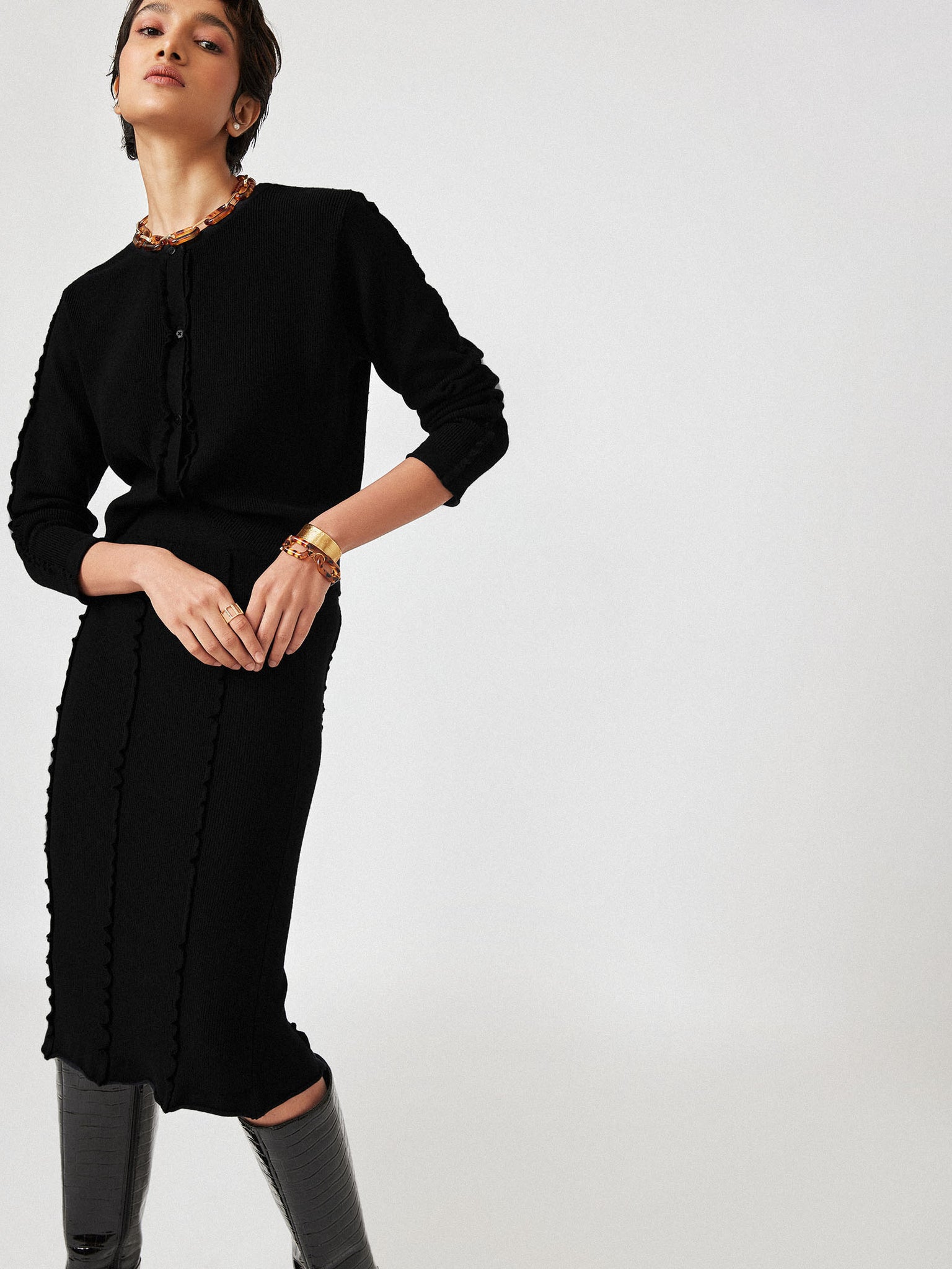 Black Knit Ruffle Midi Skirt
Black Knit Ruffle Midi Skirt