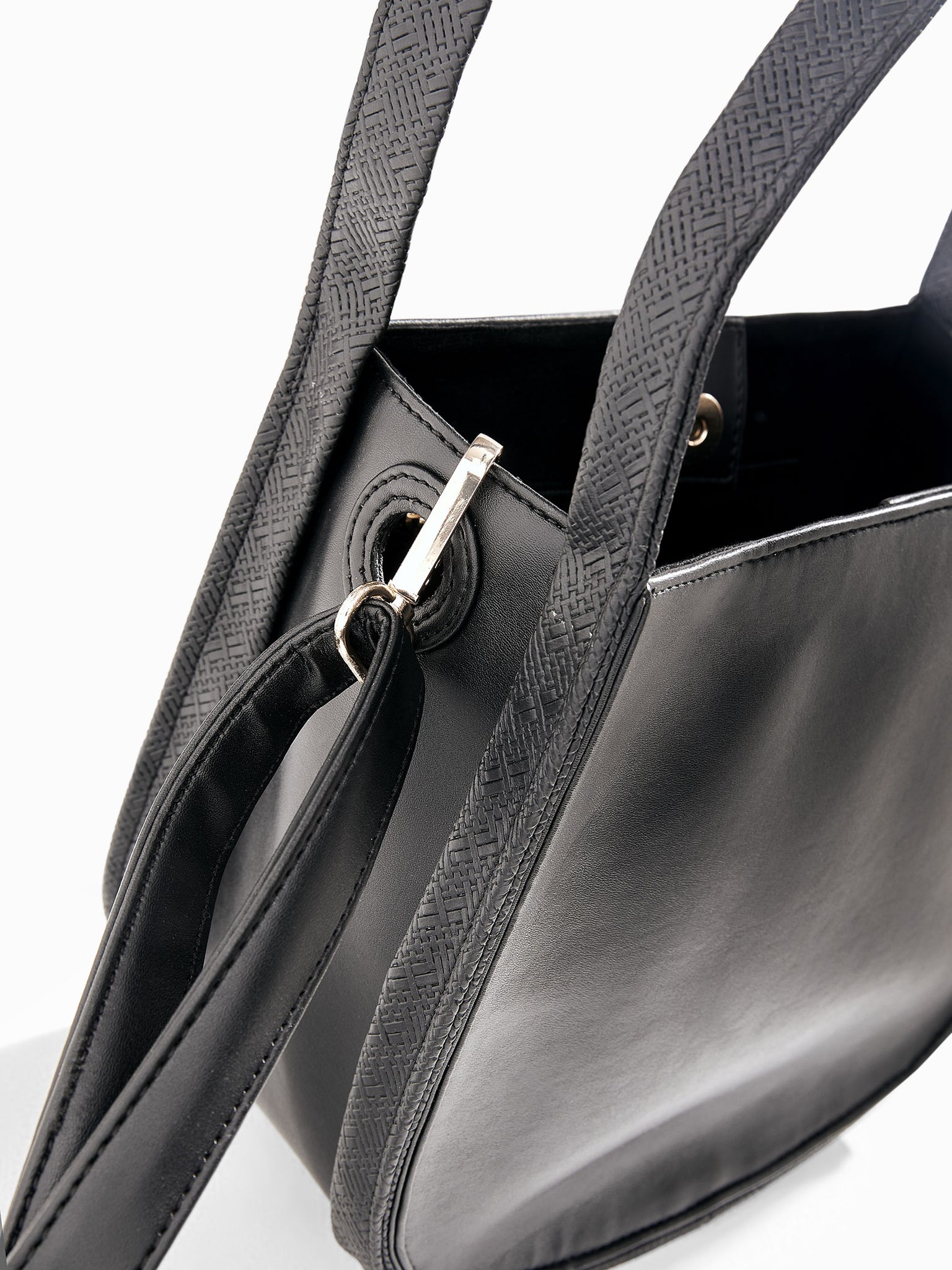 Black Textured Strap Bag
Black Textured Strap Bag
