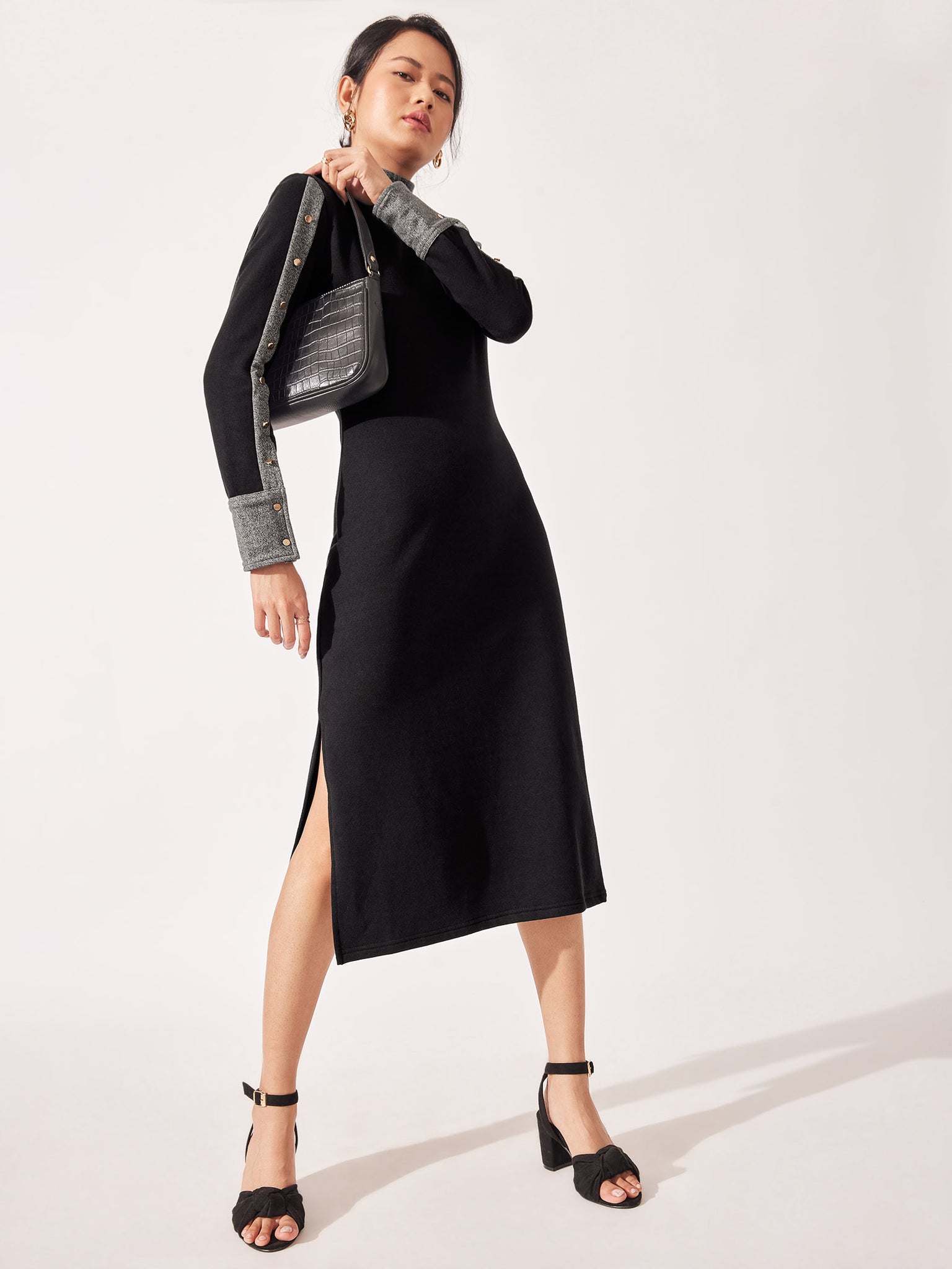 Black & Grey Button Knit Dress
Black & Grey Button Knit Dress