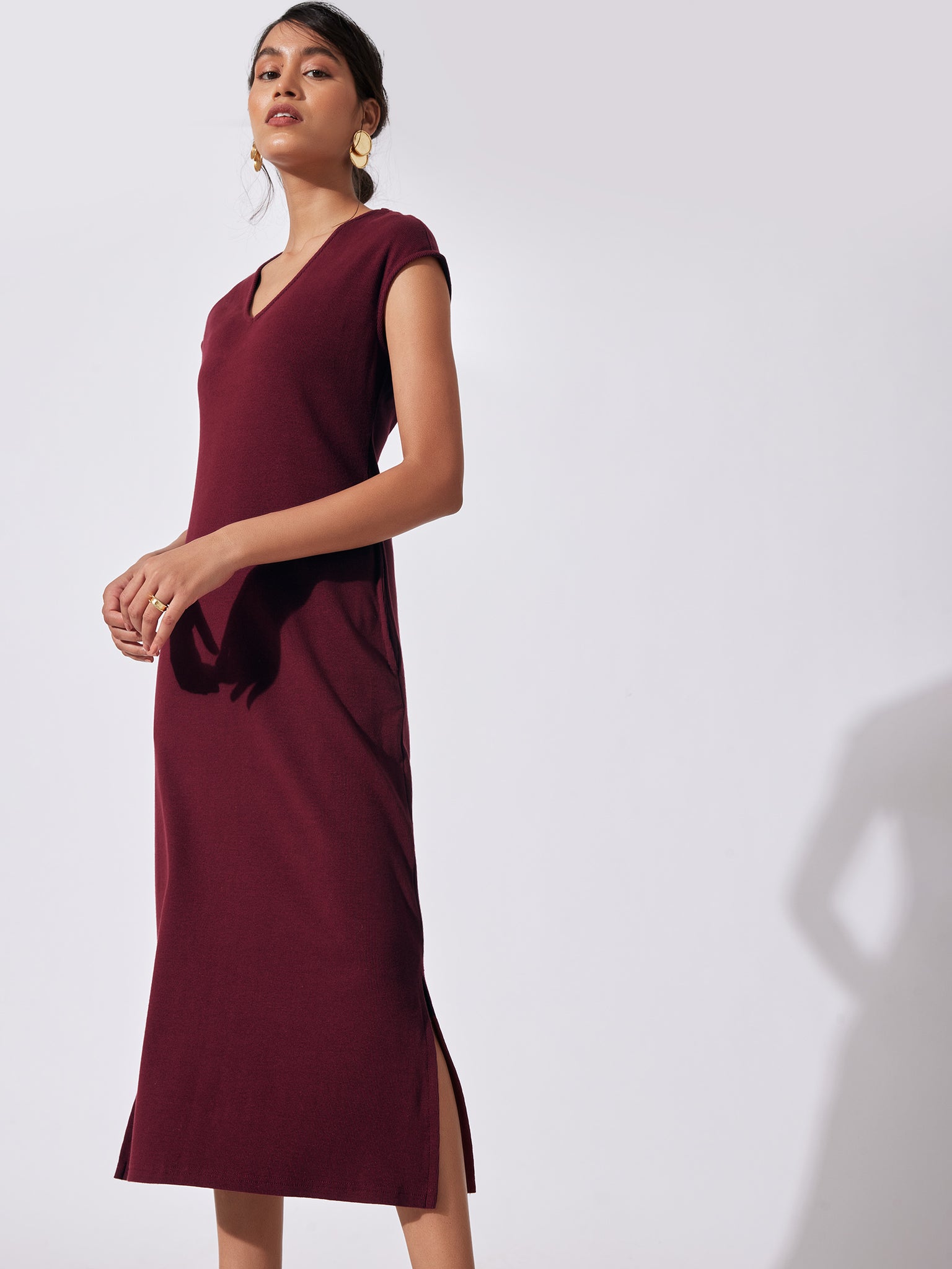 Burgundy Ribbed Midi Dress
Burgundy Ribbed Midi Dress