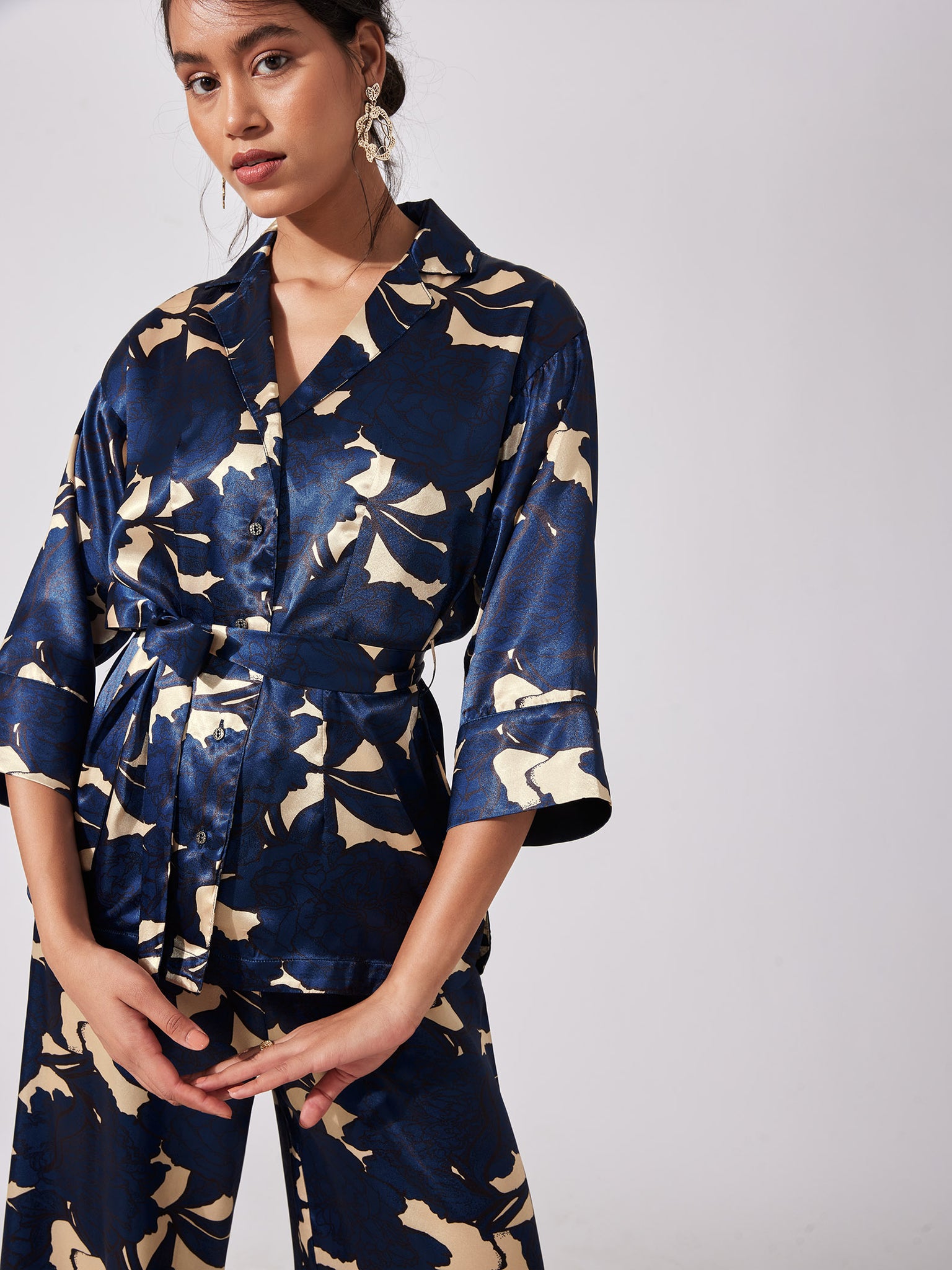 Floral Lapel Collar Shirt 
Floral Lapel Collar Shirt