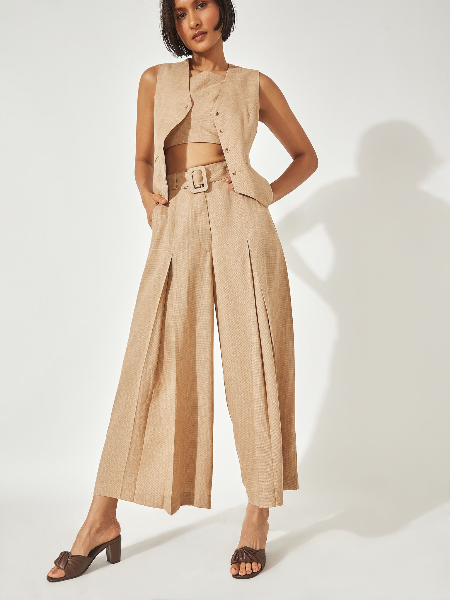 Sand Pleated Wide Leg Pants
Sand Pleated Wide Leg Pants