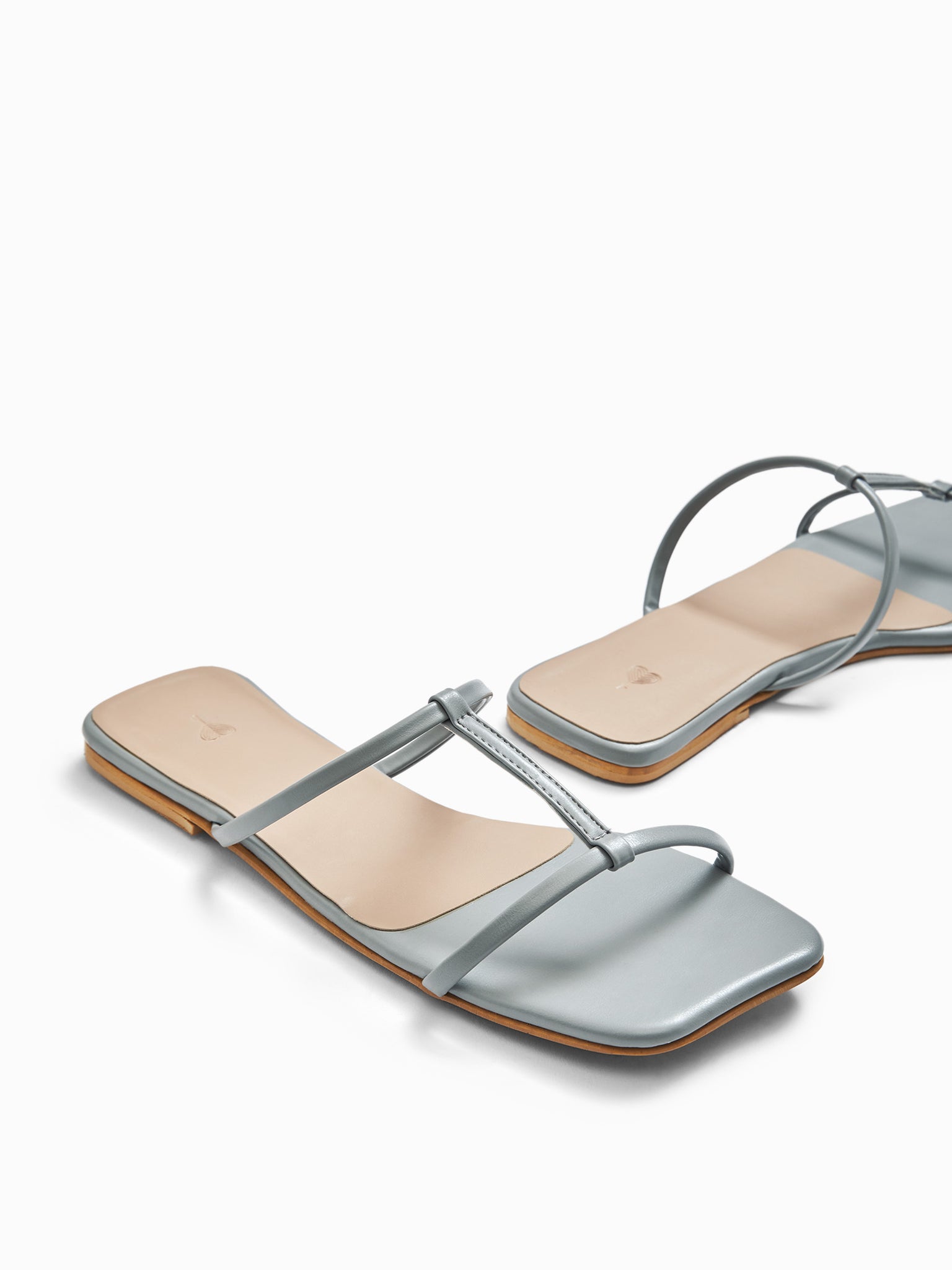 Grey T-strap Flats
Grey T-strap Flats