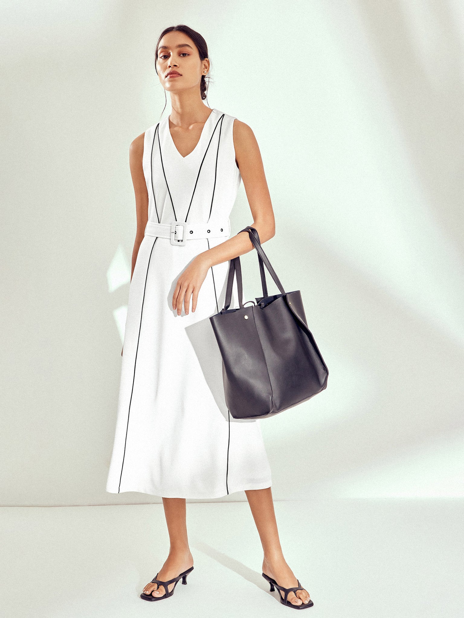 Monochrome Belted Midi Dress
Monochrome Belted Midi Dress