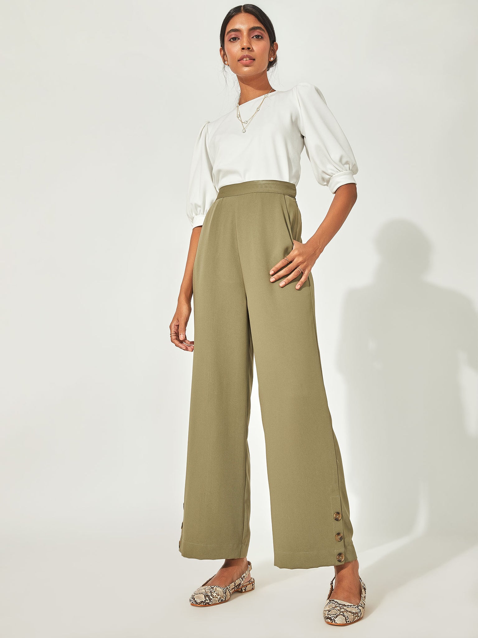 Olive Waistband Flare Pants
Olive Waistband Flare Pants