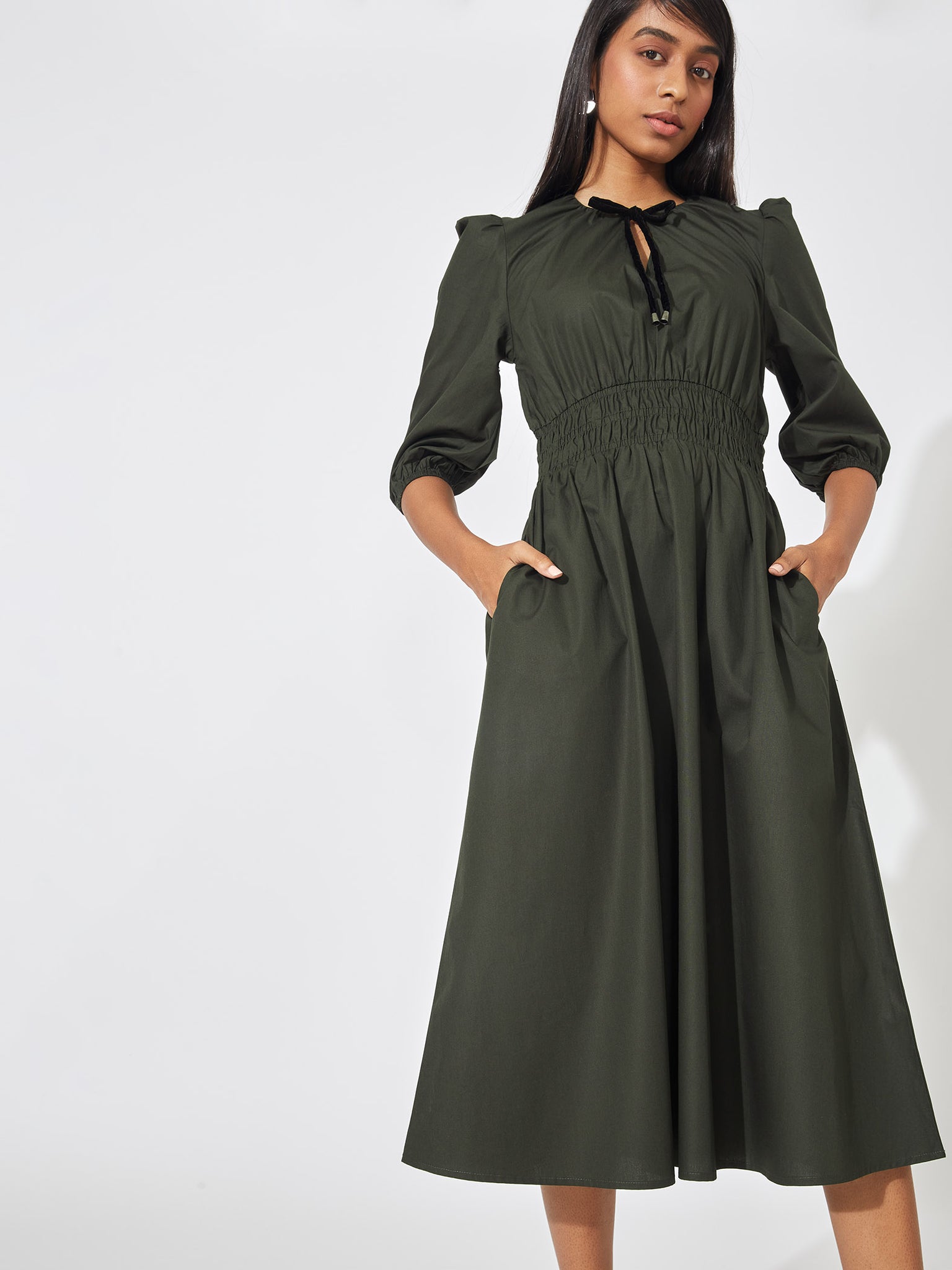 Olive smocked Midi dress
Olive smocked Midi dress