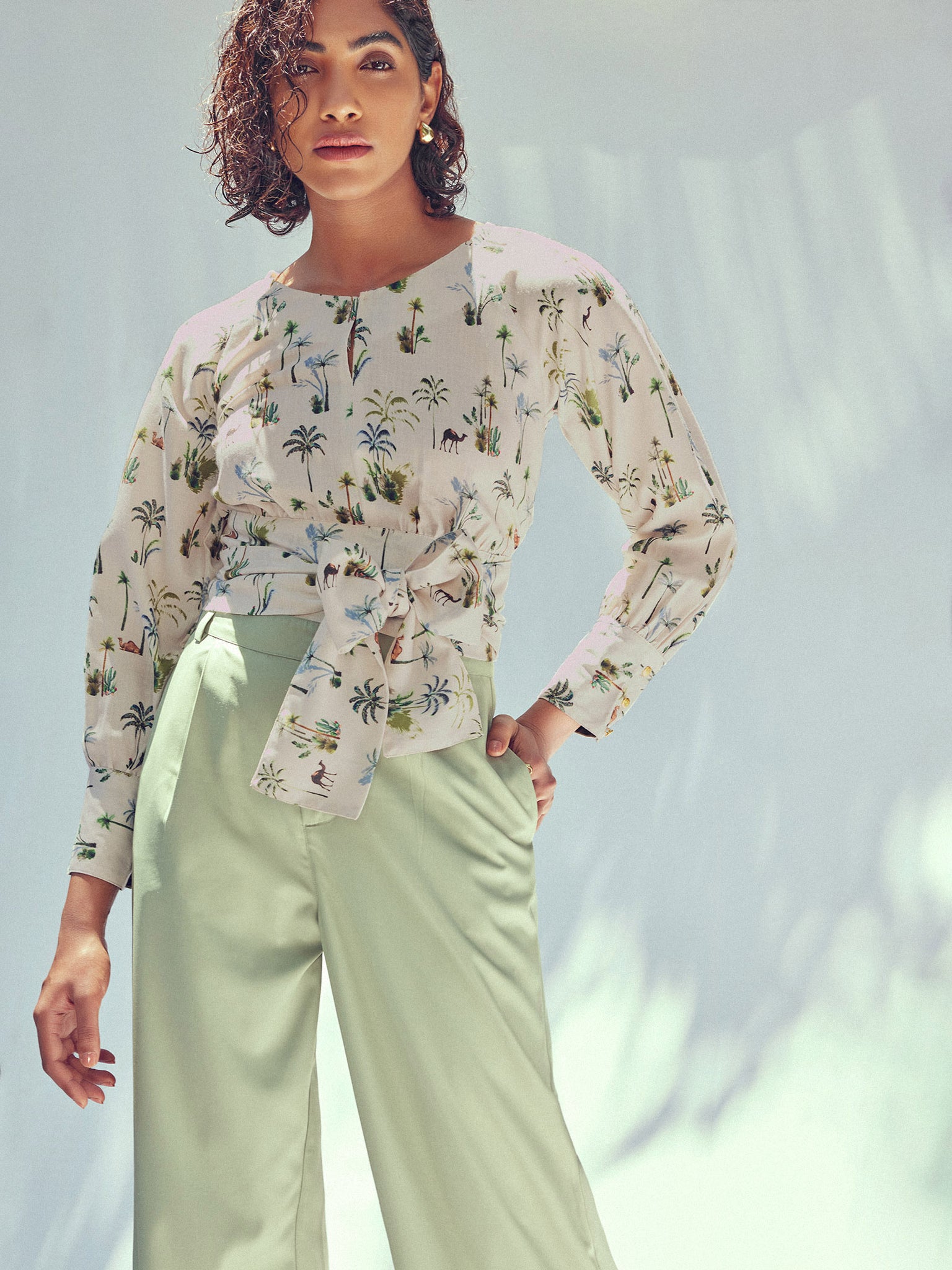 Palm Tree Print Waist Tie Top
Palm Tree Print Waist Tie Top