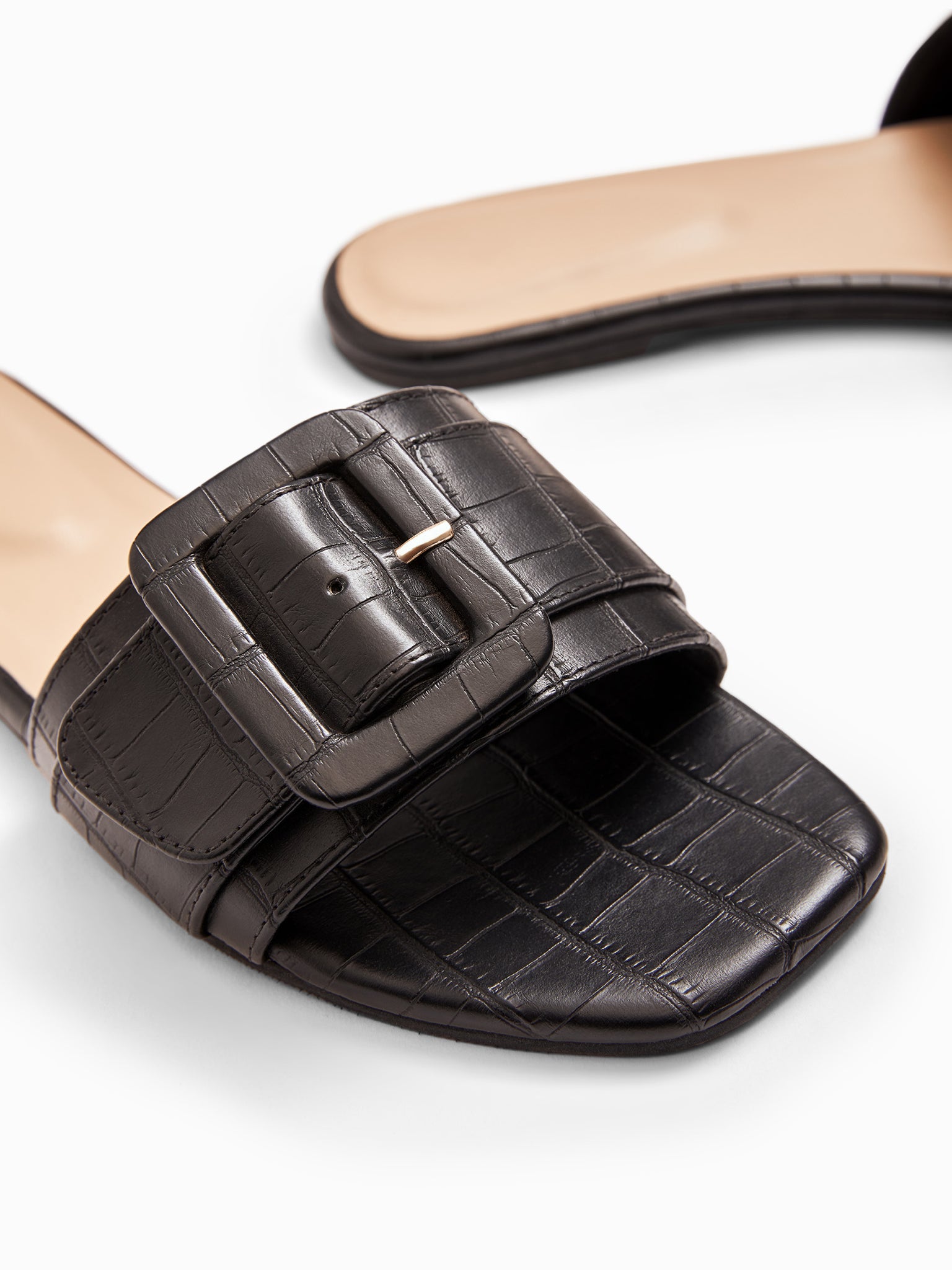Black Textured Buckle Flats
Black Textured Buckle Flats