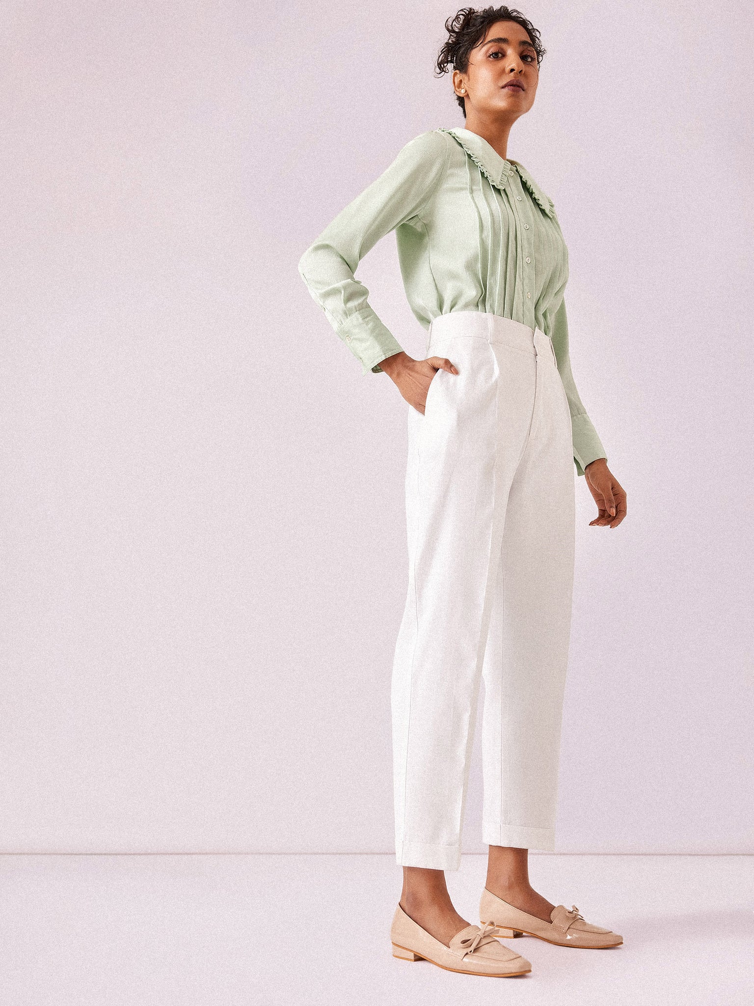 White Pleated Trousers
White Pleated Trousers