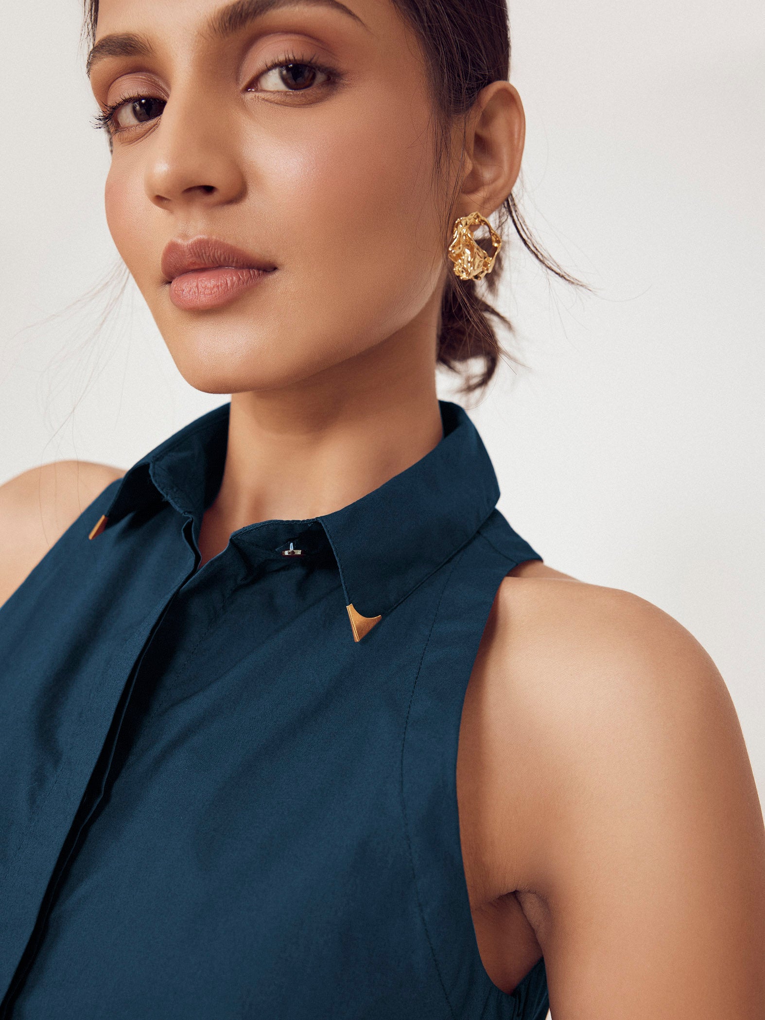 Ink Pin Collar Sleeveless Shirt