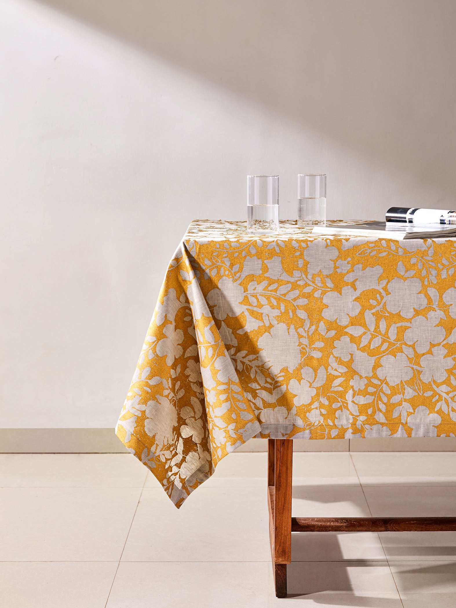Grey & Gold Table Cloth Large