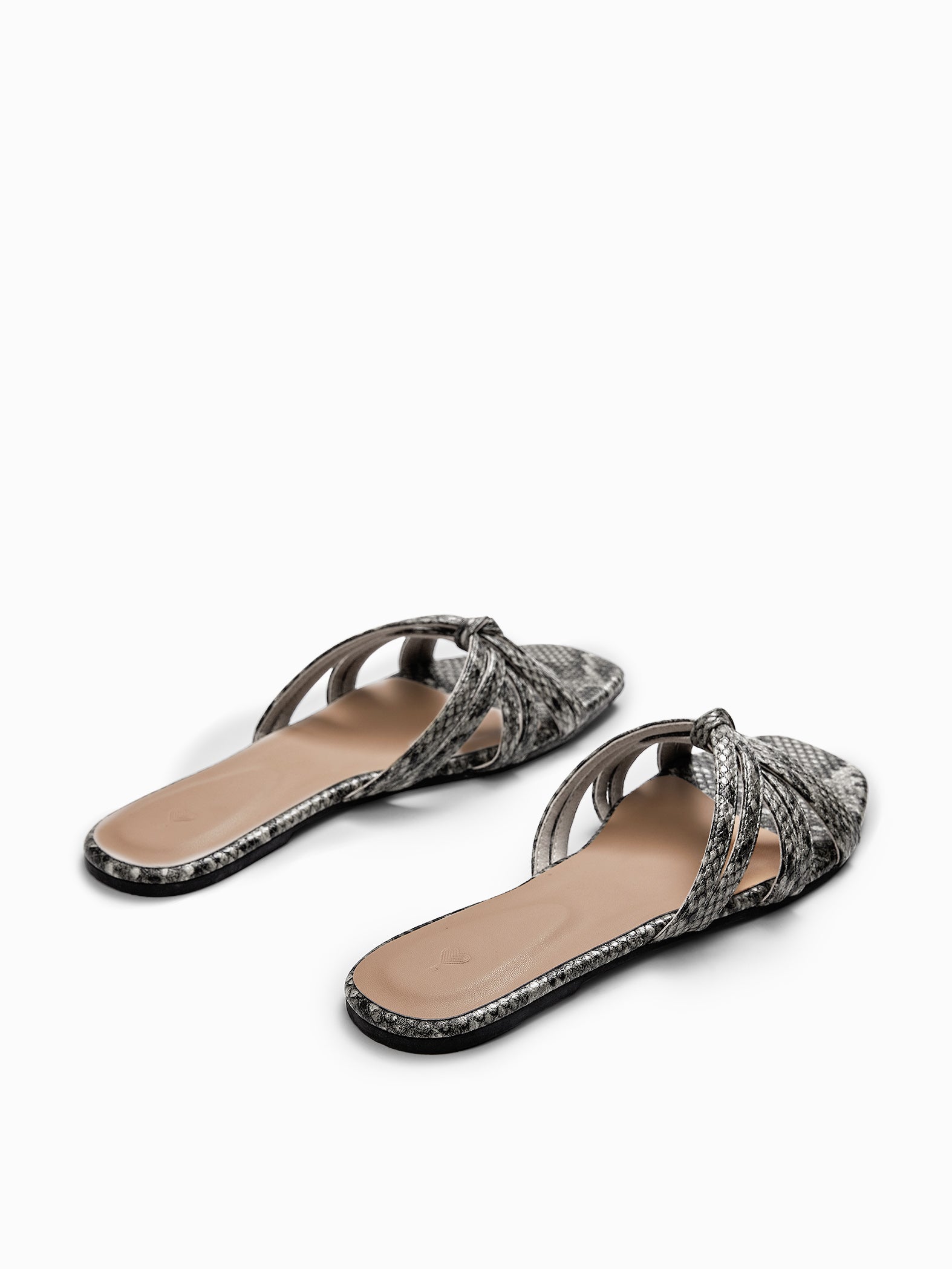 Monochrome Knotted Textured Flats