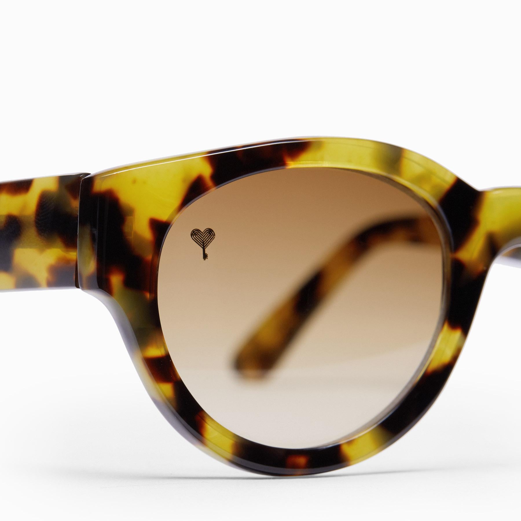 Light Tortoise Shell Oval Sunglasses